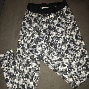 NWOT Nike Pro Pixel Leggings